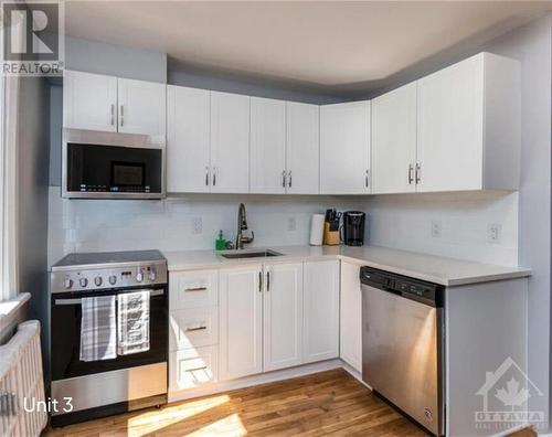 52 St Andrew Street, Ottawa, ON - Indoor Photo Showing Kitchen