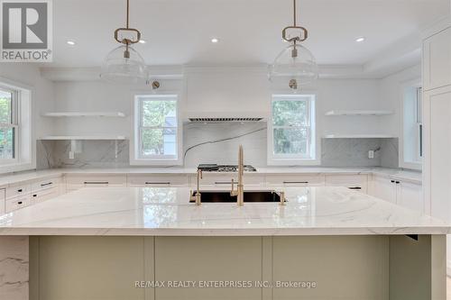 1160 Clarkson Road N, Mississauga, ON - Indoor Photo Showing Kitchen