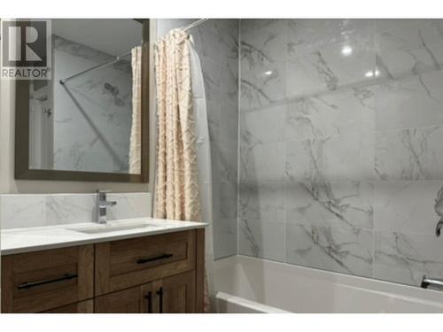 3685 Foster Road, Creston, BC - Indoor Photo Showing Bathroom