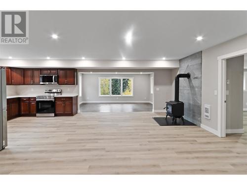 3685 Foster Road, Creston, BC - Indoor Photo Showing Kitchen