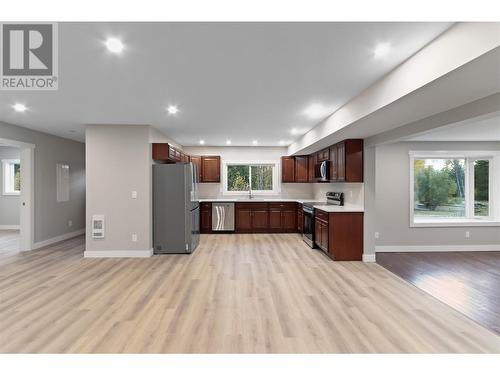 3685 Foster Road, Creston, BC - Indoor Photo Showing Kitchen