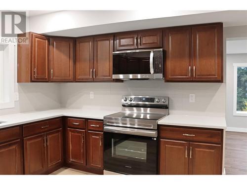 3685 Foster Road, Creston, BC - Indoor Photo Showing Kitchen