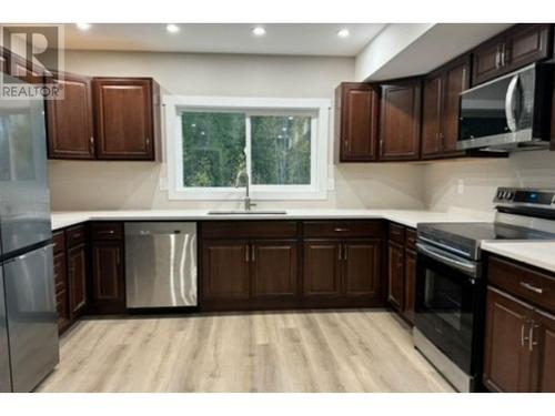 3685 Foster Road, Creston, BC - Indoor Photo Showing Kitchen