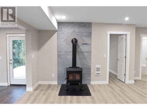 3685 Foster Road, Creston, BC - Indoor With Fireplace