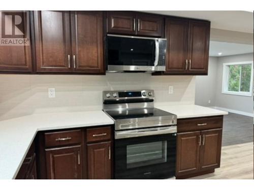 3685 Foster Road, Creston, BC - Indoor Photo Showing Kitchen