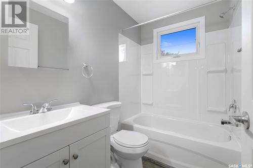 2235 8Th Avenue N, Regina, SK - Indoor Photo Showing Bathroom