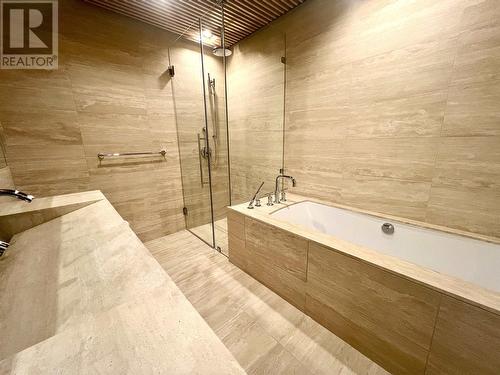 32Xx 1568 Alberni Street, Vancouver, BC - Indoor Photo Showing Bathroom