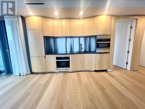 32Xx 1568 Alberni Street, Vancouver, BC - Indoor Photo Showing Kitchen