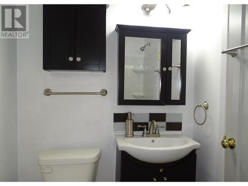 955 Thackeray Street, Warfield, BC - Indoor Photo Showing Bathroom