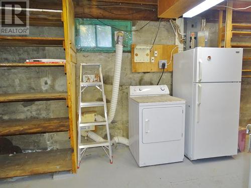 955 Thackeray Street, Warfield, BC - Indoor Photo Showing Laundry Room