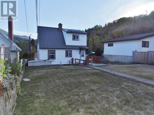 955 Thackeray Street, Warfield, BC - Outdoor