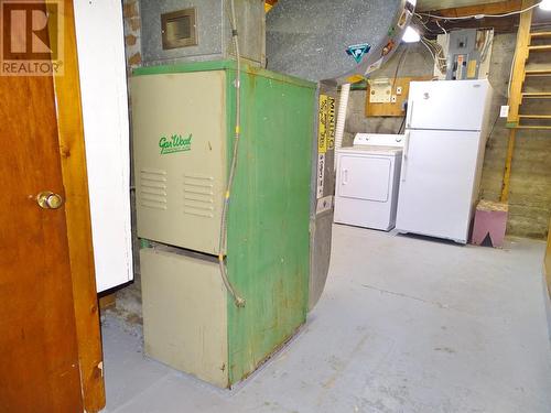 955 Thackeray Street, Warfield, BC - Indoor Photo Showing Laundry Room