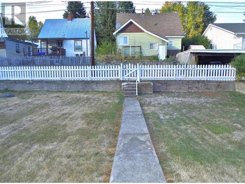 955 Thackeray Street, Warfield, BC - Outdoor