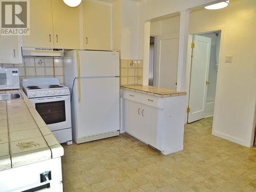 955 Thackeray Street, Warfield, BC - Indoor Photo Showing Kitchen