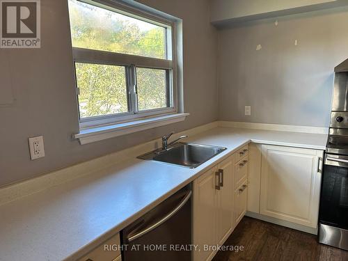 2 - 1033 Ravine Road, Oshawa (Lakeview), ON - Indoor Photo Showing Kitchen