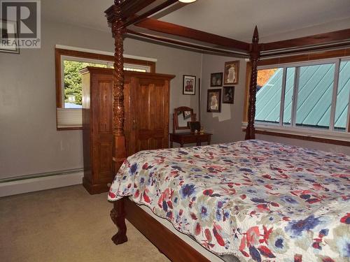 1613 Leroi Avenue, Rossland, BC - Indoor Photo Showing Bedroom