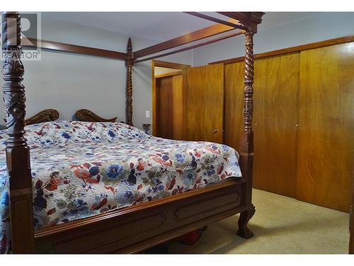 1613 Leroi Avenue, Rossland, BC - Indoor Photo Showing Bedroom