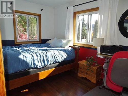 1613 Leroi Avenue, Rossland, BC - Indoor Photo Showing Bedroom