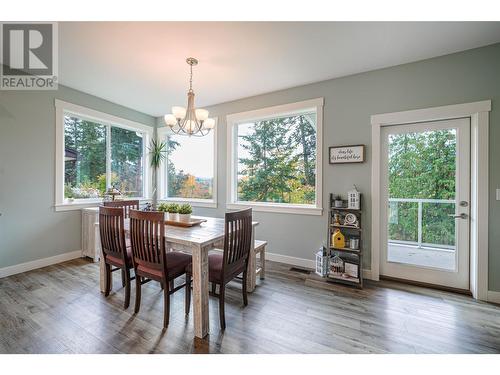 3300 16 Avenue Ne, Salmon Arm, BC - Indoor Photo Showing Dining Room