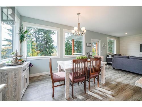 3300 16 Avenue Ne, Salmon Arm, BC - Indoor Photo Showing Dining Room