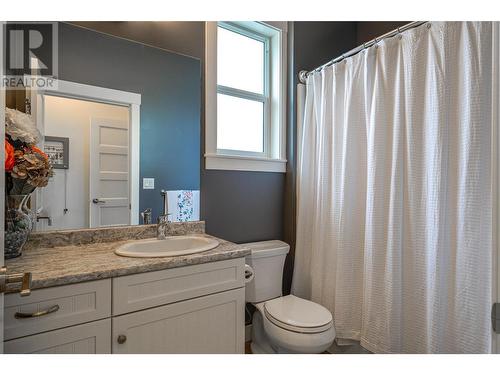 3300 16 Avenue Ne, Salmon Arm, BC - Indoor Photo Showing Bathroom