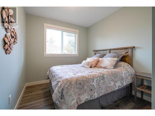 3300 16 Avenue Ne, Salmon Arm, BC - Indoor Photo Showing Bedroom