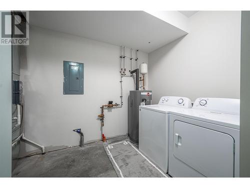 3300 16 Avenue Ne, Salmon Arm, BC - Indoor Photo Showing Laundry Room