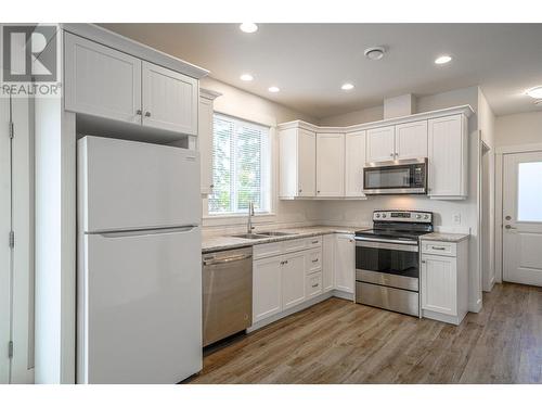 3300 16 Avenue Ne, Salmon Arm, BC - Indoor Photo Showing Kitchen With Double Sink