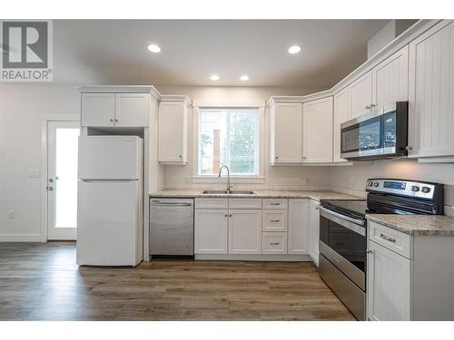 3300 16 Avenue Ne, Salmon Arm, BC - Indoor Photo Showing Kitchen With Double Sink