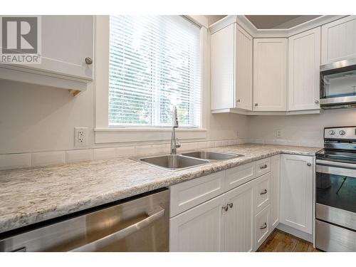 3300 16 Avenue Ne, Salmon Arm, BC - Indoor Photo Showing Kitchen With Double Sink