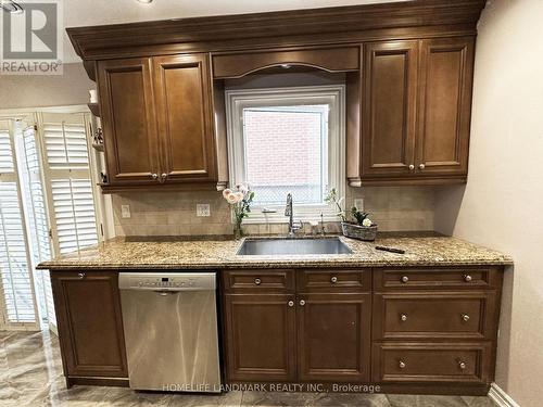 27 Pugsley Avenue, Richmond Hill, ON - Indoor Photo Showing Kitchen