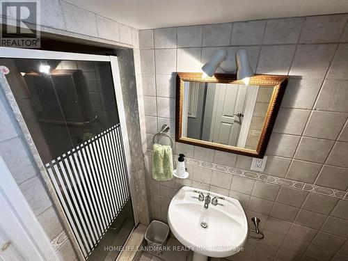 27 Pugsley Avenue, Richmond Hill, ON - Indoor Photo Showing Bathroom