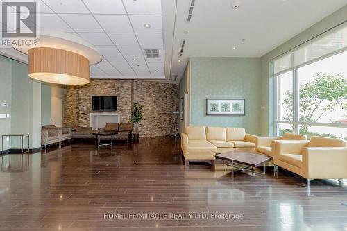 1710 - 215 Queen Street E, Brampton, ON - Indoor Photo Showing Living Room