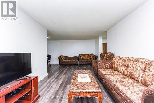 2005 - 18 Knightbridge Road, Brampton, ON - Indoor Photo Showing Living Room