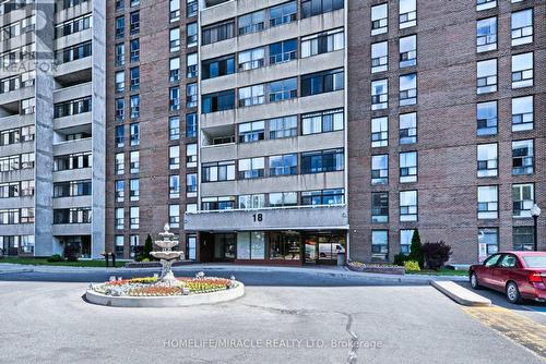 2005 - 18 Knightbridge Road, Brampton, ON - Outdoor With Facade