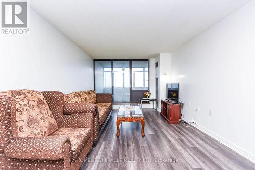 2005 - 18 Knightbridge Road, Brampton, ON - Indoor Photo Showing Living Room