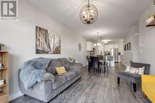 71 Farmington Crescent, Belleville, ON - Indoor Photo Showing Living Room