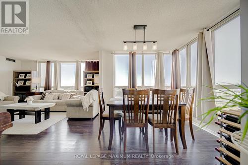 908 - 2901 Kipling Avenue, Toronto, ON - Indoor Photo Showing Dining Room