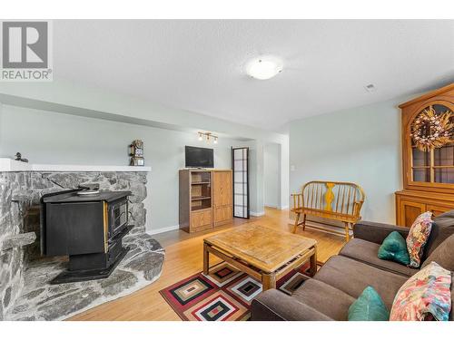 860 Cactus Road, Kelowna, BC - Indoor Photo Showing Living Room With Fireplace