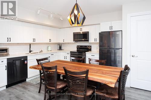 105 - 25 King Street, Kawartha Lakes (Lindsay), ON - Indoor Photo Showing Kitchen