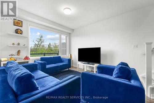 10 - 350 River Road, Cambridge, ON - Indoor Photo Showing Living Room