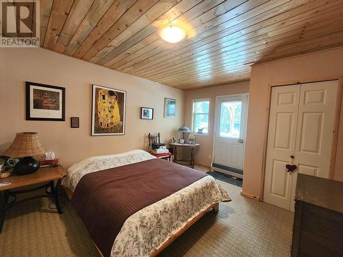 6513 Monette Road, 100 Mile House, BC - Indoor Photo Showing Bedroom