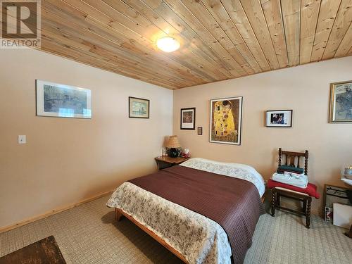 6513 Monette Road, 100 Mile House, BC - Indoor Photo Showing Bedroom