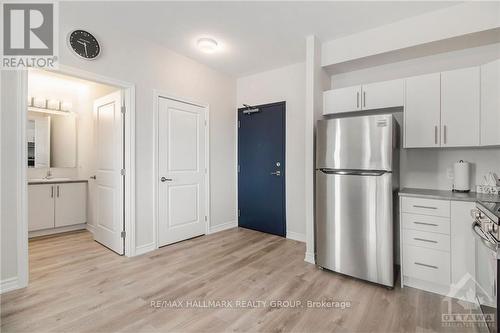 606 - 397 Codd'S Road, Ottawa, ON - Indoor Photo Showing Kitchen With Stainless Steel Kitchen