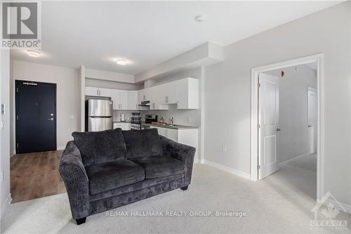 606 - 397 Codd'S Road, Ottawa, ON - Indoor Photo Showing Living Room