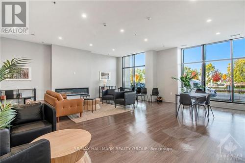 606 - 397 Codd'S Road, Ottawa, ON - Indoor Photo Showing Living Room