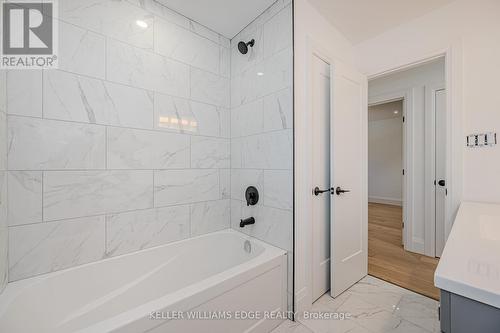 4379 Longmoor Drive, Burlington, ON - Indoor Photo Showing Bathroom