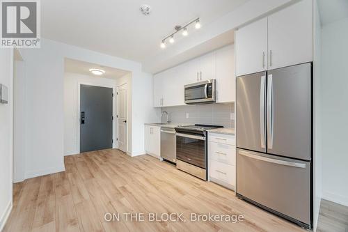 208 - 345 Wheat Boom Drive, Oakville, ON - Indoor Photo Showing Kitchen With Stainless Steel Kitchen