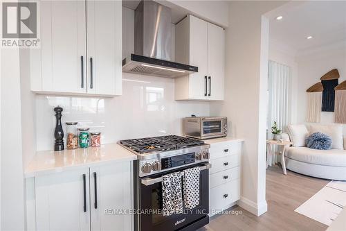 128 Fairey Crescent, Hamilton, ON - Indoor Photo Showing Kitchen