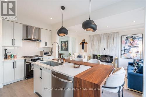 128 Fairey Crescent, Hamilton, ON - Indoor Photo Showing Kitchen With Stainless Steel Kitchen With Upgraded Kitchen